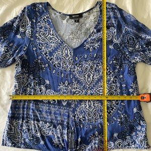 Karen Kane 0X Blue Bandana Print Short Sleeve Top
